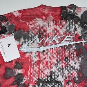 L Nike Mens Shirt Sportswear Gray white Red Camo Tie Dye T shirt  FN1839 $55